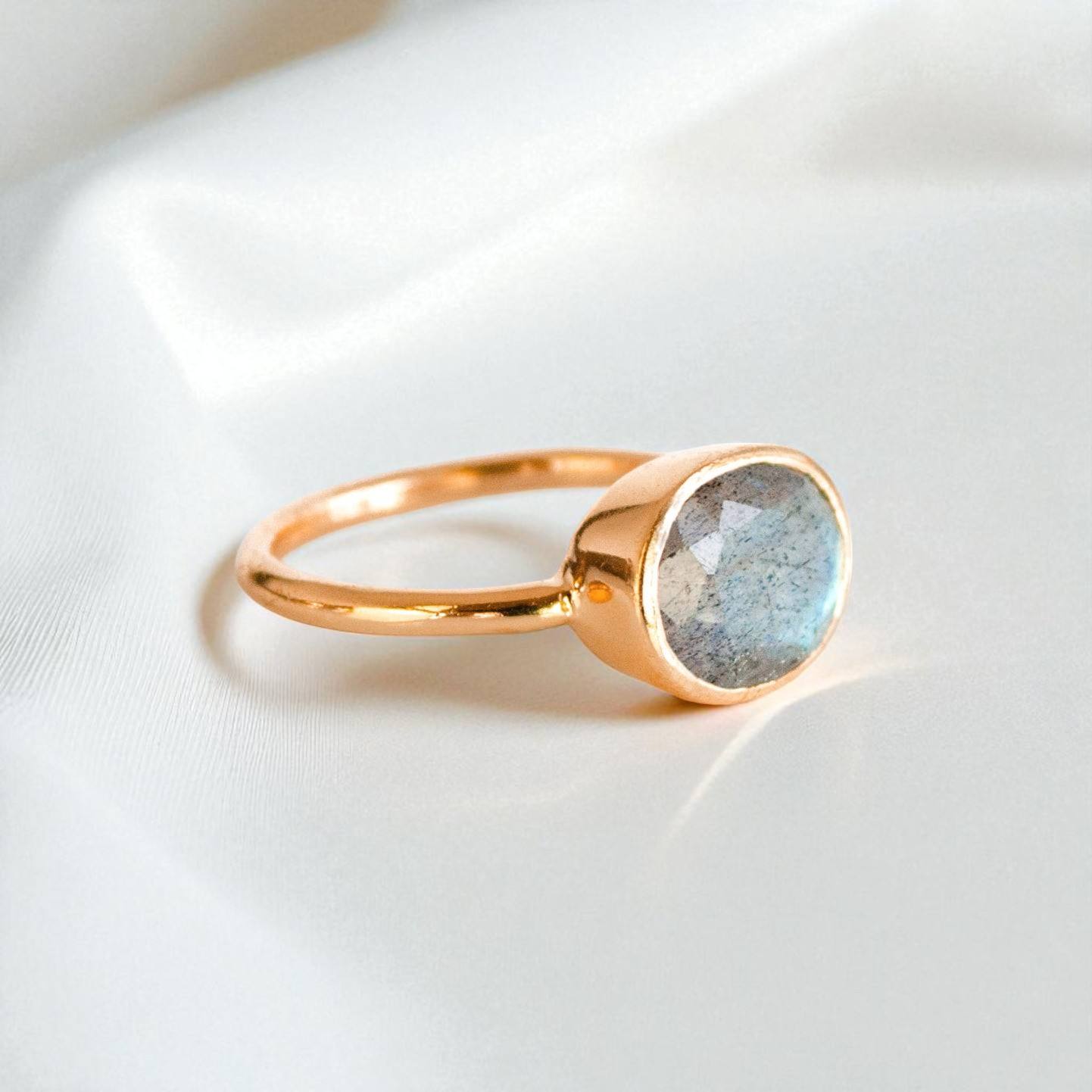 ลาบราดอไรต์โรสโกลด์