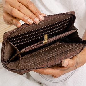 กระเป๋าสตางค์คลัทช์หนังสไตล์วินเทจสำหรับผู้หญิงมีสไตล์ไม่ซ้ำใครทำจากหนังพร้อมพู่ตกแต่งแบบพกพา - Product Image 5