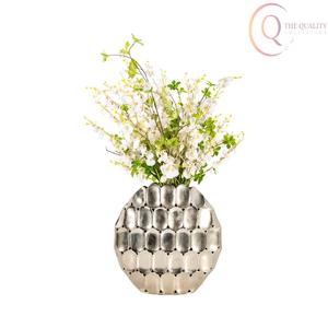 Jarrón de Metal Hecho a Mano para Mesa, Diseñado para Espacios de Lujo, que Agrega Clase, Elegancia y Valor Artístico - Product Image 5