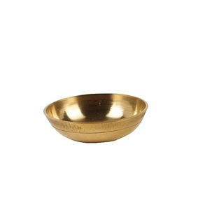 Cuenco étnico de latón con diseño tradicional y labio curvo ideal para ceremonias religiosas o presentación de comedor cultural - Product Image 3