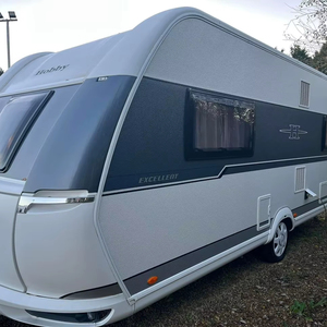 Caravanas y remolques de viaje de lujo modernos usados con características avanzadas, diseñados para una vida elegante en la carretera y con envío global. - Product Image 1