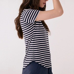 Nueva Llegada: Camiseta de Algodón Transpirable para Mujer, con Hombros Descubiertos, Cuello en V, Corte Regular, Diseño a Rayas, Hecha a Medida en Bangladesh - Product Image 3
