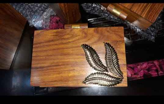 สีน้ำตาล