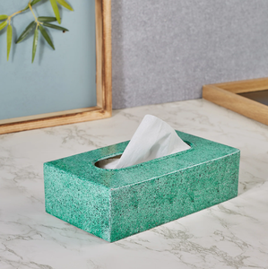 Petite boîte rectangulaire élégante de mouchoirs dans une finition métallique brillante et polie d'or, disponible aux prix de gros. - Product Image 2