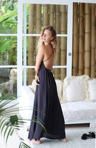 Modeste noir plaine dos nu longue Maxi robe femmes plage Sexy sans manches vacances d'été Boho robe de plage - Product Image 6