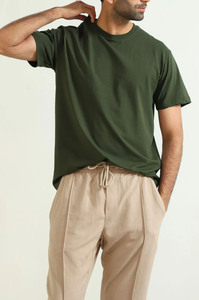 Camiseta Casual de Algodón para Hombre, Corte Regular, Color Verde Oliva, Manga Corta, Cuello Redondo, Estilo Jersey de Punto, Color Sólido - Product Image 2