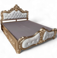 Lit king-size en bois de luxe avec tête de lit capitonnée, finition dorée artisanale, design royal, lit king-size de luxe