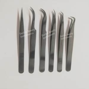 Pinzas profesionales para extensión de pestañas de Plasma negro Pinzas para pestañas de volumen curvo puntiagudo de acero sostenible en Pakistán. - Product Image 1
