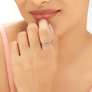 Anillo de Cóctel Vintage con Rubí Corte Marquesa y Circonita en Oro Amarillo - Product Image 2