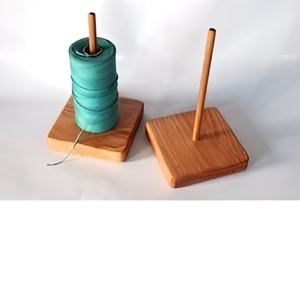 Dispensador elegante de soporte de bola de hilo de madera de Venta caliente de productos de madera personalizados para ganchillo soporte de hilo de madera para tejer - Product Image 6