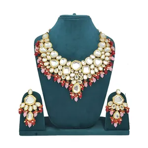 Ensemble de bijoux de mariée de luxe Deepanshi Meenaakri Kundan plaqué or 24 carats rose et rouge Meenaakri pour les mariages - Product Image 2