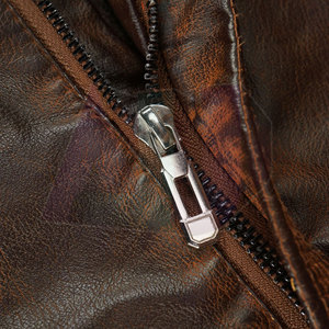 Chaqueta de Invierno de Cuero para Hombre de Estilo Moderno, Elaborada con Cuero de Alta Calidad, Interior Suave que Garantiza un Ajuste Cómodo - Product Image 5