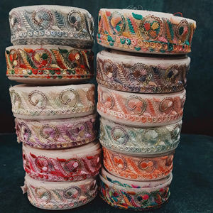 Elegante encaje bordado con cuentas para moda de lujo y vestidos Tela de encaje bordado de alta calidad para prendas y vestidos 100% - Product Image 1