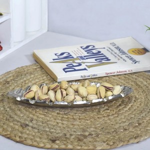 Bandeja de aluminio con forma de novedad plateada hecha a mano, Plato decorativo para servir, centro de mesa moderno, acento de mesa para sala de estar y comedor - Product Image 5