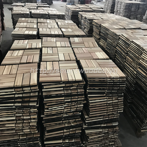 กระเบื้องพื้นระเบียงไม้เทียม WPC ลายไม้โอ๊คสีทองอ่อนธรรมชาติ ขนาด 300x300 มม. แบบขัดเงา กันลื่น ประกบกันได้ - Product Image 3