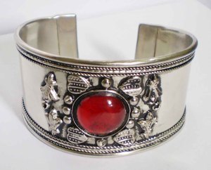 กำไลข้อมือทองแดงชุบเงินหรูหราสำหรับผู้หญิง ประดับด้วยพลอยสีแดง ดีไซน์สวยงาม ทำจากโลหะแข็ง งานแฮนด์เมด สไตล์วินเทจ - Product Image 6