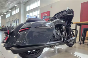 Motocicleta Indian Chieftain PowerPlus Dark Horse 112 con PowerBand Azul en Venta - Product Image 6