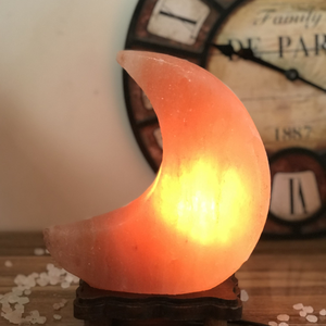 Lampe de sel de l'Himalaya en forme de lune avec logo personnalisé, mini lampe en cristal de roche portable USB - Product Image 4