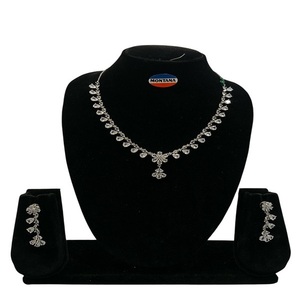 Conjunto de joyería de anuncio puro de lujo con pendientes largos para mujer, Ideal para atuendo nupcial, funciones étnicas y celebraciones de bodas - Product Image 1