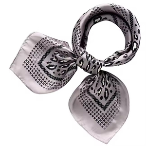 Bufanda de seda pura para mujer Bufanda de cabeza estampada Bufanda cuadrada de seda de moda para mujer Logotipo personalizado Hijab de seda - Product Image 2