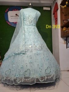 Venta al por mayor Premium Jarkan Lentejuelas Trabajo Heavy Net Lehenga Set 3M Flair 1,2 m Bordado Choli Butti Border Dupatta para Fiesta - Product Image 6