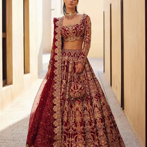 Elegante Vestido de Novia Paquistaní con Encaje Tejido a Mano de Primera Calidad, Volantes de Cristal, Bordado Brillante y Hecho a Mano - Product Image 5