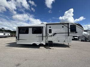 Nouveau K-e-y-s-t-o-n-e C-o-u-g-a-r 29RLI 2026 prêt à la vente - Product Image 5