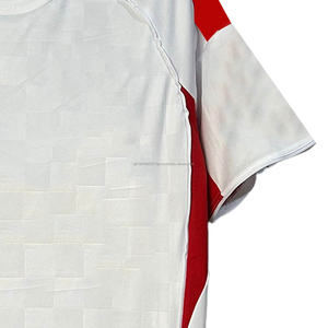 Fabrication de vêtements de qualité, fabricant de maillots de football personnalisés pour hommes, impression par transfert thermique, 100% polyester, rayé, col rond, manches courtes, 100g - Product Image 5