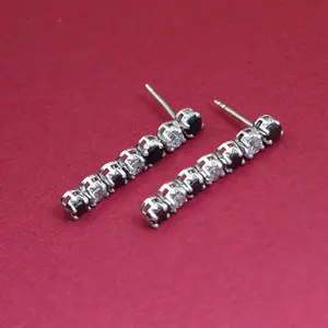 Pendientes de plata 925 con piedras blancas y negras, accesorios de moda para mujer - Product Image 1