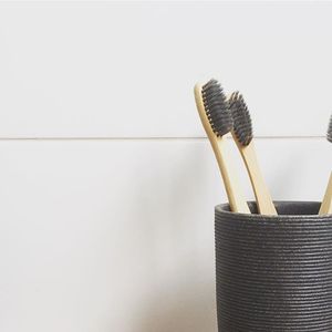 2025 vente chaude brosse à dents au charbon de bambou écologique brosse de voyage antibactérienne biodégradable pour adultes durable - Product Image 1