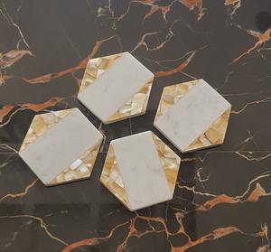 Juego de 4 Posavasos Hexagonales de Mármol Blanco, Posavasos de Piedra Natural con Incrustaciones de Nácar, Posavasos para Té - Product Image 1