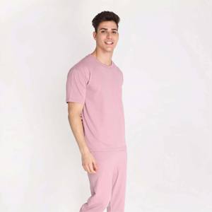 Ensemble coordonné imprimé élégant et tendance pour hommes-Parfait pour les vêtements décontractés et les sorties d'été-Tissu de haute qualité - Product Image 3