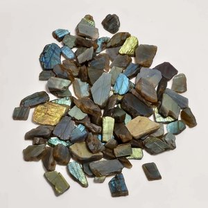 Lot arc-en-ciel noir brut non coupé de pierres précieuses brutes en vrac de Labradorite Flashy naturelle pour la fabrication de bijoux - Product Image 1