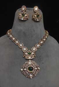 Ensemble de collier et boucles d'oreilles en or mat plaqué or, design Polki, bijoux de mariée pour mariage et célébration de fête - Product Image 2