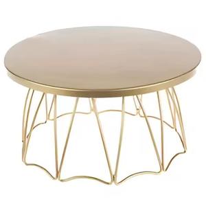 Nouveau support à gâteau en métal design avec couvercle, couleur dorée, support à gâteau en métal pour hôtel, restaurant et événements - Product Image 2