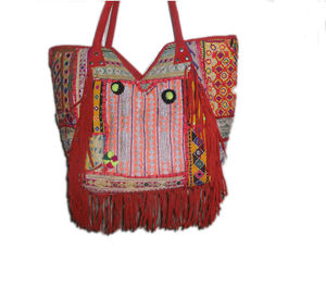 Bolsa de algodón étnica hecha a mano con hilos brillantes y diseños tribales Declaración única de gran capacidad para cualquier ocasión - Product Image 1