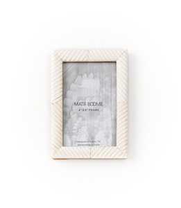 Marco de fotos de madera tradicional con bordes elegantes | Exhibición de madera perfecta para regalar en cumpleaños, bodas - Product Image 2