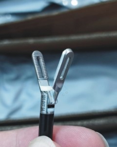 Pince bipolaire laparoscopique en acier réutilisable de haute qualité avec conception durable pour une utilisation chirurgicale - Product Image 2