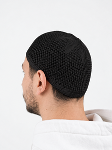 Bonnet de prière Kufi noir en tricot respirant pour hommes – Bonnet léger en maille ouverte, chapeau musulman polyvalent pour usage quotidien - Product Image 2