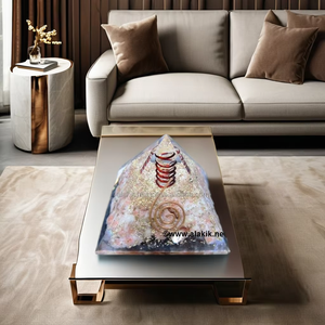 Vente en gros de pyramide d'orgone en pierre de soleil artisanat en pierre semi-précieuse avec bobine de cuivre pyramides d'ogonite - Product Image 1