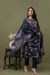 Conjunto Kurti de tela Vaticana de mujer de calidad premium Chanderi Zari Digital impreso Dupatta trabajo manual de tres piezas - Product Image 3