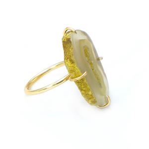 Anillo de piedra de ágata amarilla chapado en oro de 18 quilates, joyería de declaración única para fiestas de boda y trajes casuales para exportar desde la India - Product Image 3