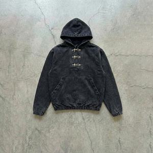 Sudadera con Capucha Moderna Estilo Grunge con Parches Desgastados, Prenda Urbana Oversize, Esencial para el Día a Día - Product Image 1