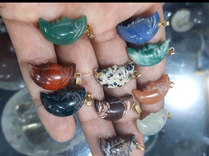 Gema Tallada a Mano en Forma de Corazón, Piedra Lunar Blanca Arcoíris, Gemas Sueltas Lisas en Cabujón, Colgante de Joyería HARI OM - Product Image 2