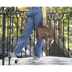 LW กระเป๋าหนังแท้ใช้ได้ทั้งชายหญิงกันน้ำ,กระเป๋าข้อความ C Lock กระเป๋าสะพายไหล่หนังเครซี่ฮอร์ส - Product Image 2