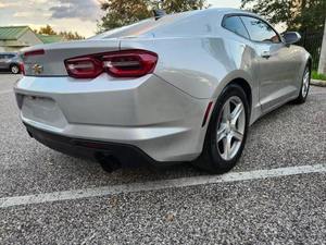 Usado cuidadosamente 2019 Chevrolet Camaro 1LT 2dr Coupe - Product Image 2