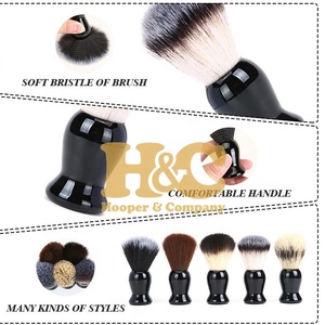 Brocha de Afeitar para Hombre Hooper and Company HAC-SB-001824, Pelo de Texugo Silvertip, Mango de Madera, Uso Sostenible en Barberías y Salones - Product Image 3