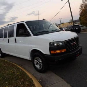 GMC Savana 3500 Turbo Van 2019 Usada - Asientos de Cuero, Neumáticos R18, Interior Claro, Transmisión Automática - Product Image 1