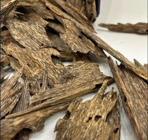 Copeaux de bois de fourmi de bonne qualité spécial du Vietnam parfum agréable artisanat à la main qualité Double souper Bakhoor AOW2 - Product Image 1