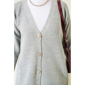 Cárdigan gris informal con estampado de prendas de punto acanaladas horizontales con botón frontal y patrón sólido para la temporada de otoño - Product Image 2